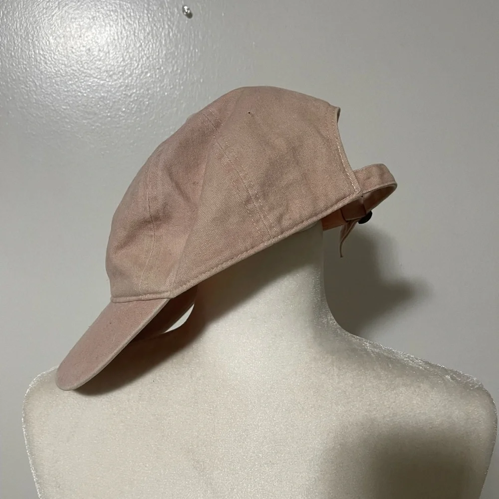 David & young light peach color cap